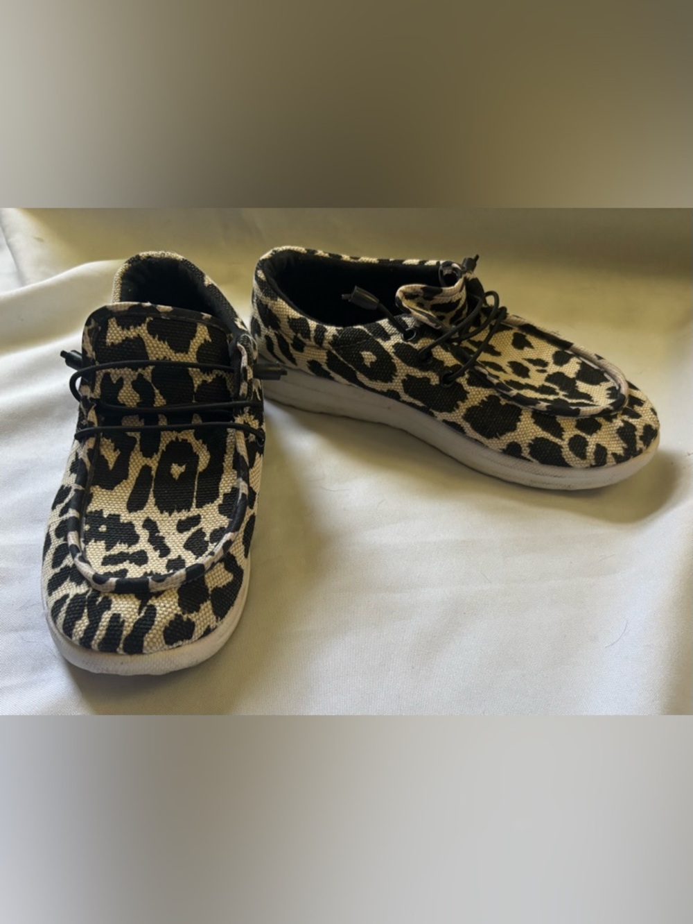YOKI Womens Slip on Shoes in Animal Print Sz 8